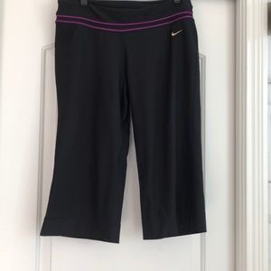 Nike dryfit Capri yoga pants